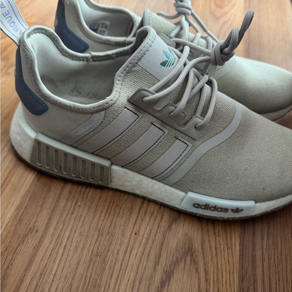 Adidas Cream and Navy Sneakers Excellent Used Condition